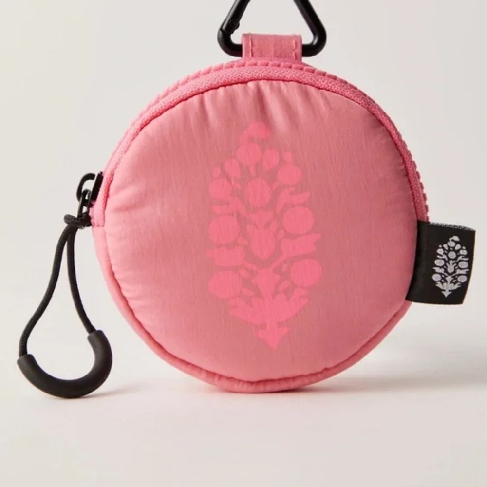 NWOT FREE PEOPLE FP ESSENTIALS ONLY Pink ROSE Round Pouch with Clip